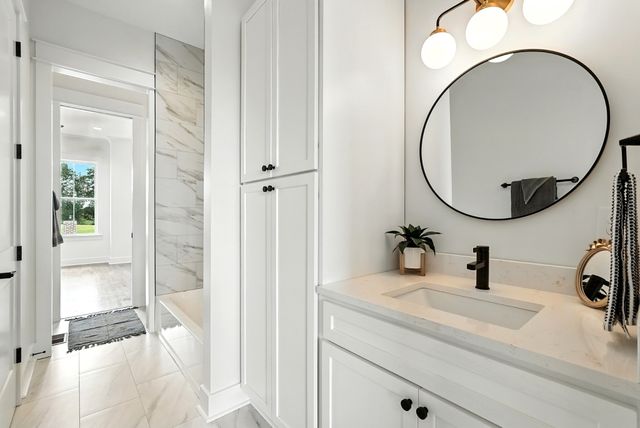 500 Country Club Dr, Dickson, TN 37055