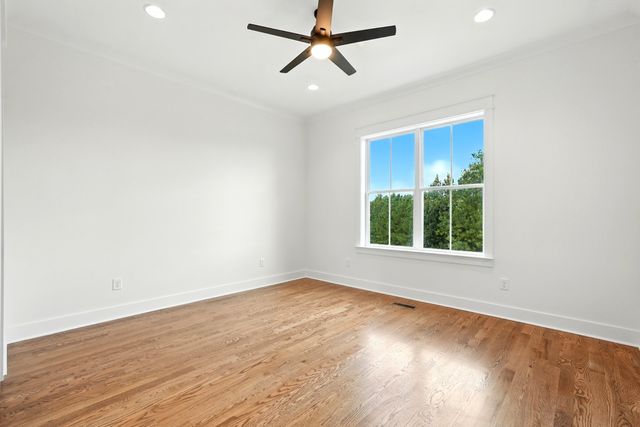 500 Country Club Dr, Dickson, TN 37055