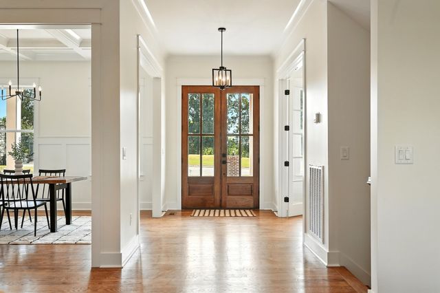 500 Country Club Dr, Dickson, TN 37055