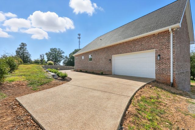 500 Country Club Dr, Dickson, TN 37055