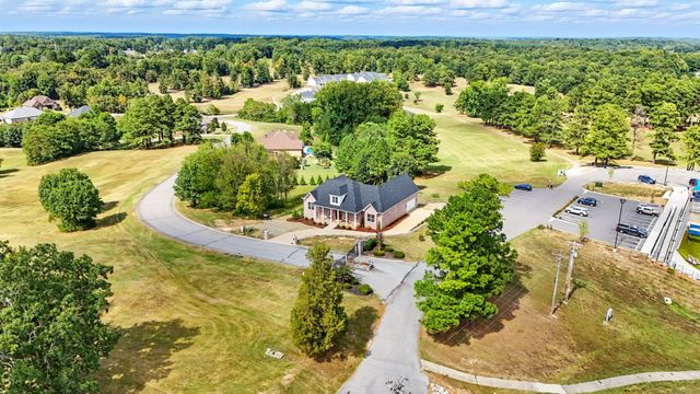 500 Country Club Dr, Dickson, TN 37055