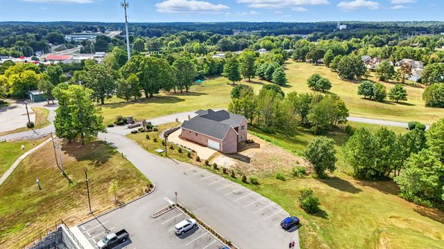 500 Country Club Dr, Dickson, TN 37055
