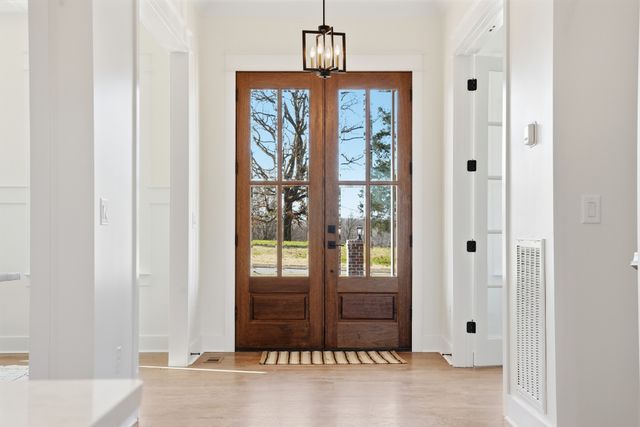 500 Country Club Dr, Dickson, TN 37055