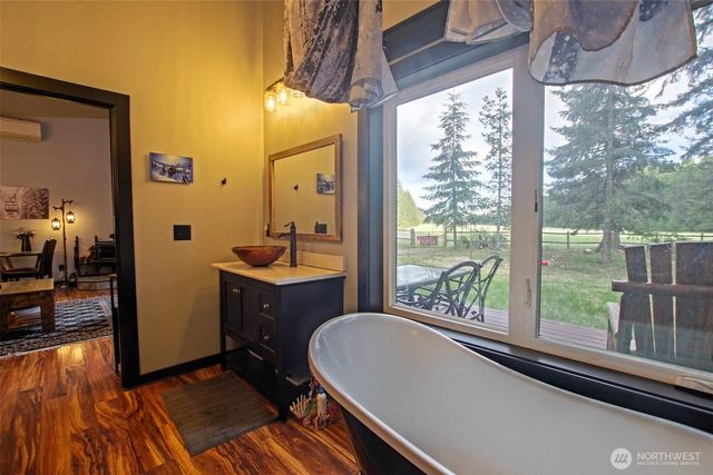 330 Silver Trail Lane, Easton, WA 98925