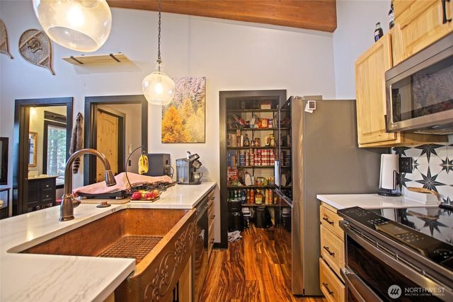 330 Silver Trail Lane, Easton, WA 98925