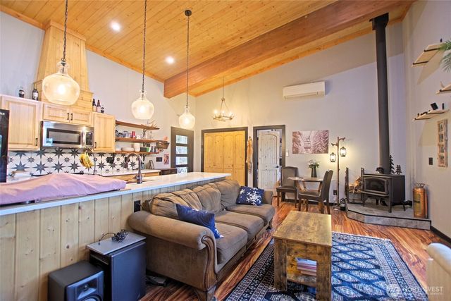 330 Silver Trail Lane, Easton, WA 98925