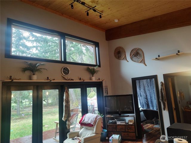 330 Silver Trail Lane, Easton, WA 98925