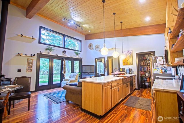 330 Silver Trail Lane, Easton, WA 98925