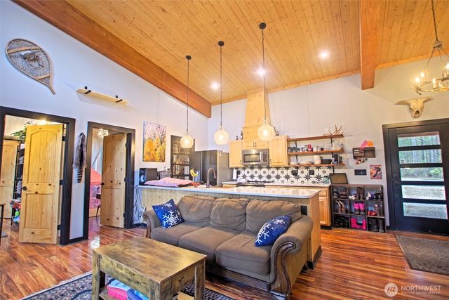330 Silver Trail Lane, Easton, WA 98925