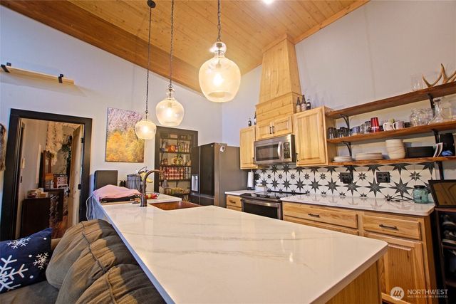 330 Silver Trail Lane, Easton, WA 98925