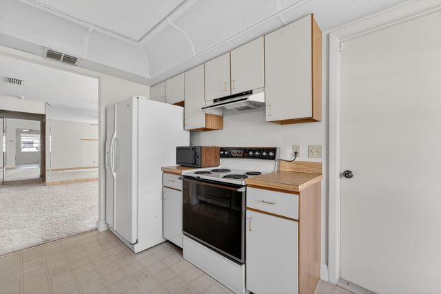 2201 SW 22nd Way SW, Boynton Beach, FL 33426