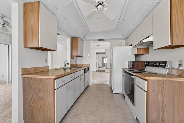 2201 SW 22nd Way SW, Boynton Beach, FL 33426