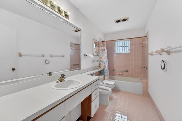 2201 SW 22nd Way SW, Boynton Beach, FL 33426