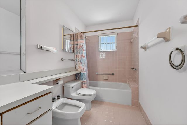 2201 SW 22nd Way SW, Boynton Beach, FL 33426