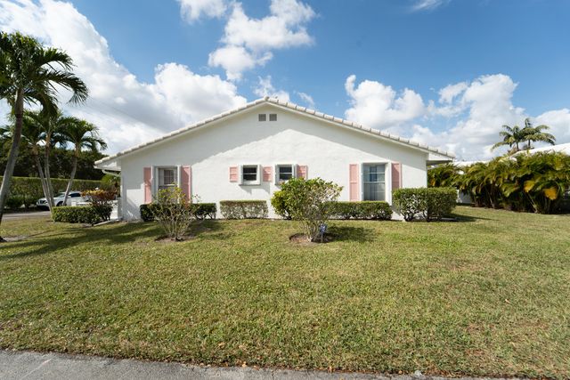 2201 SW 22nd Way SW, Boynton Beach, FL 33426