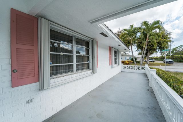 2201 SW 22nd Way SW, Boynton Beach, FL 33426