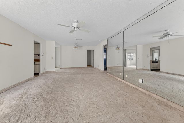 2201 SW 22nd Way SW, Boynton Beach, FL 33426