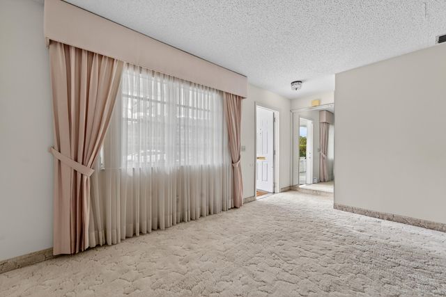 2201 SW 22nd Way SW, Boynton Beach, FL 33426