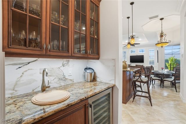 430 Saddlebrook LN, Naples, FL 34110