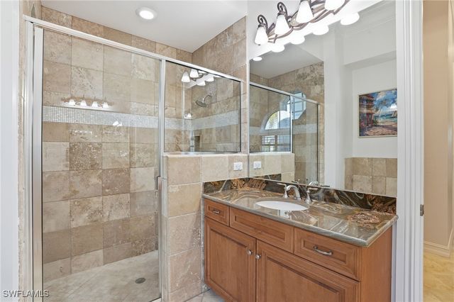 430 Saddlebrook LN, Naples, FL 34110