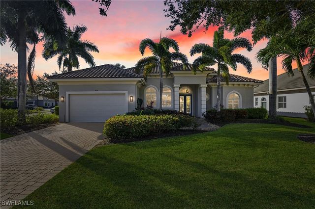 430 Saddlebrook LN, Naples, FL 34110