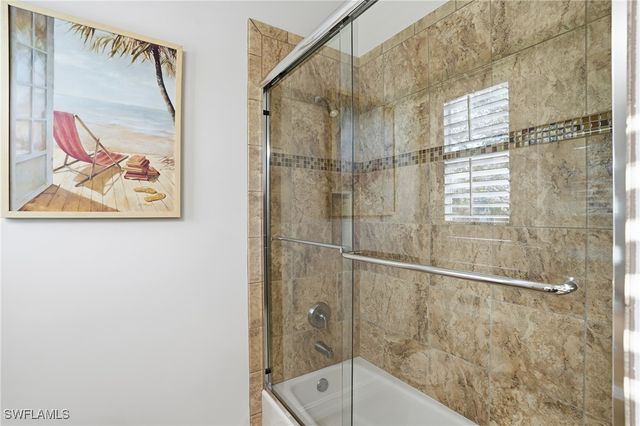 430 Saddlebrook LN, Naples, FL 34110