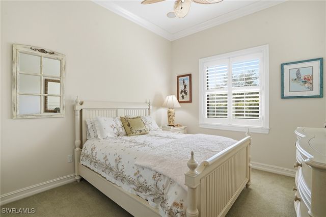 430 Saddlebrook LN, Naples, FL 34110