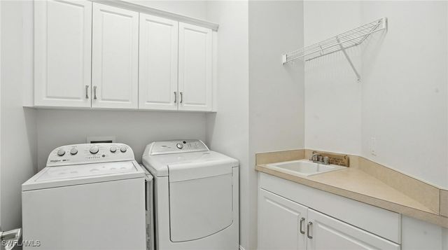 430 Saddlebrook LN, Naples, FL 34110