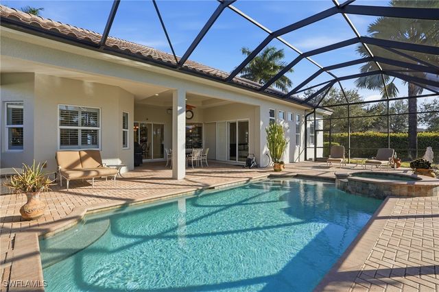 430 Saddlebrook LN, Naples, FL 34110