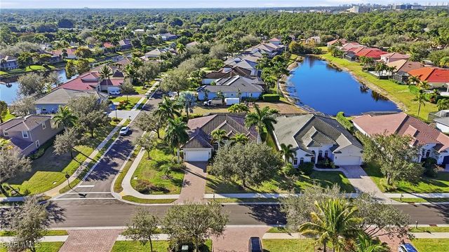 430 Saddlebrook LN, Naples, FL 34110