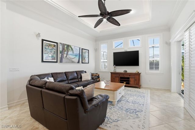 430 Saddlebrook LN, Naples, FL 34110