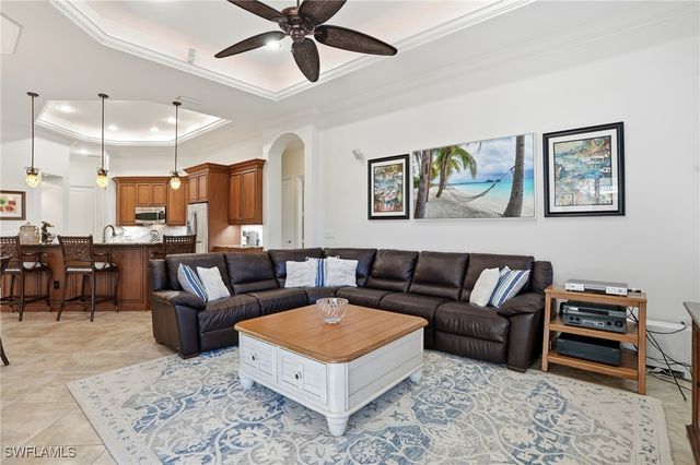 430 Saddlebrook LN, Naples, FL 34110