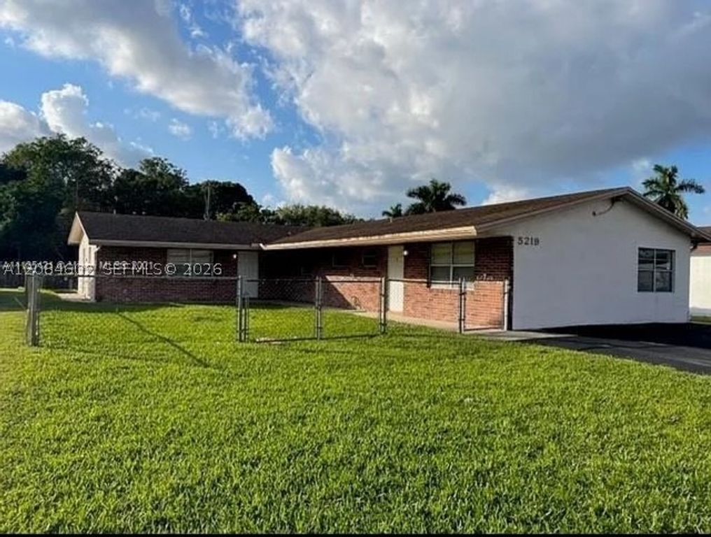 5219 SW 43rd Ter 2, Dania Beach, FL 33314