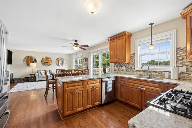131 Wedgeport Circle, Romeoville, IL 60446