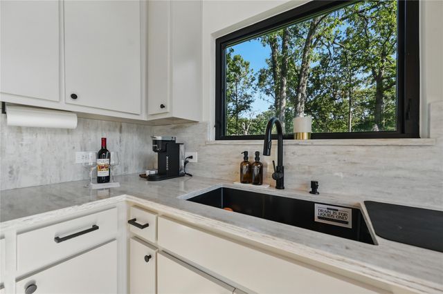 104 Greenwood Drive, Trinidad, TX 75163