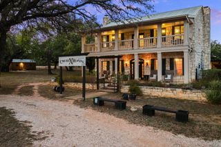 625 N Nugent Ave, Johnson City, TX 78636