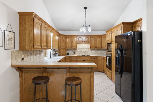 12207 W Briarwood Cir, Wichita, KS 67235