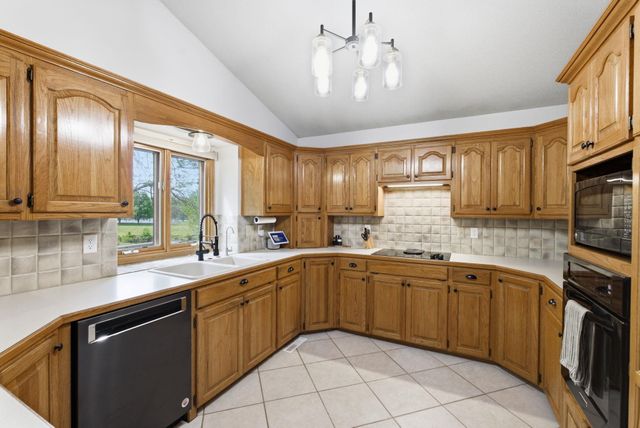 12207 W Briarwood Cir, Wichita, KS 67235