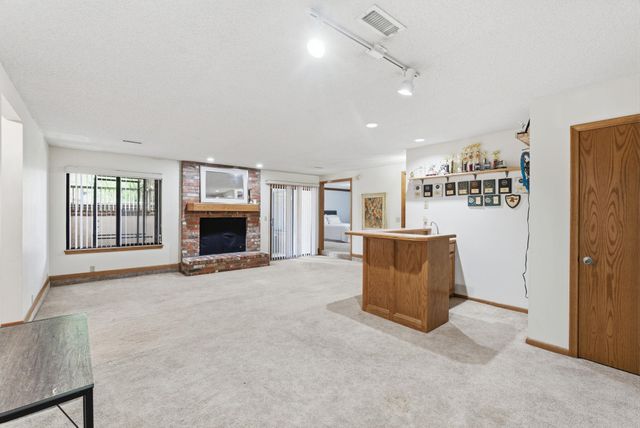 12207 W Briarwood Cir, Wichita, KS 67235