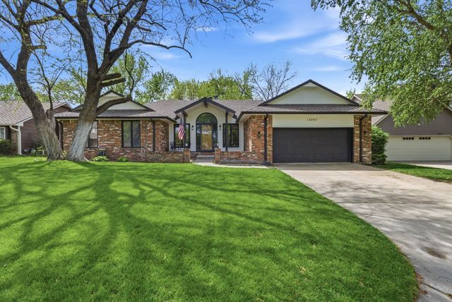 12207 W Briarwood Cir, Wichita, KS 67235