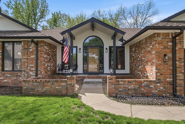 12207 W Briarwood Cir, Wichita, KS 67235