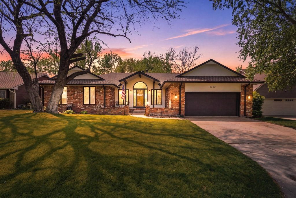 12207 W Briarwood Cir, Wichita, KS 67235