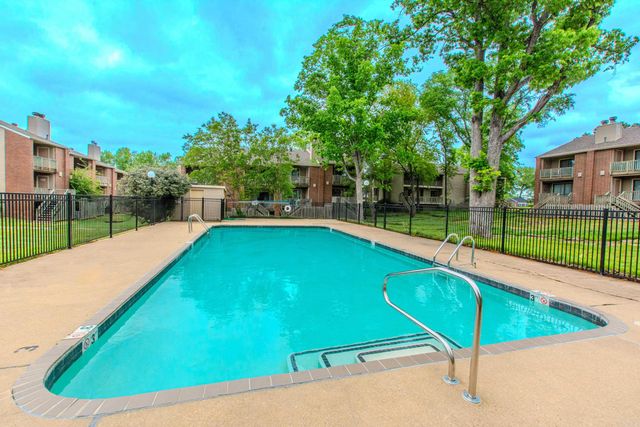 2824 Foxcroft Rd Apt 63, Little Rock, AR 72227