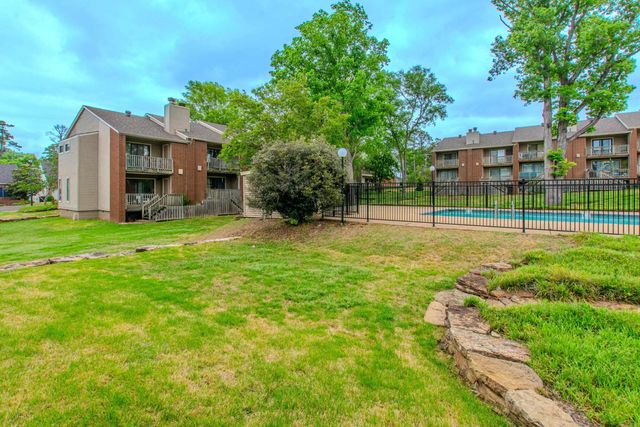 2824 Foxcroft Rd Apt 63, Little Rock, AR 72227
