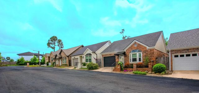 2824 Foxcroft Rd Apt 63, Little Rock, AR 72227