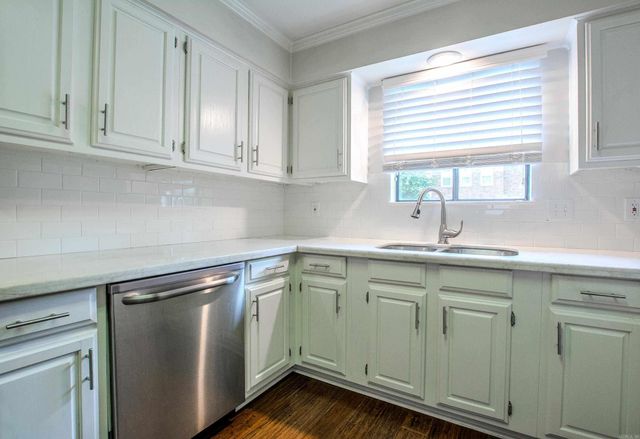 2824 Foxcroft Rd Apt 63, Little Rock, AR 72227