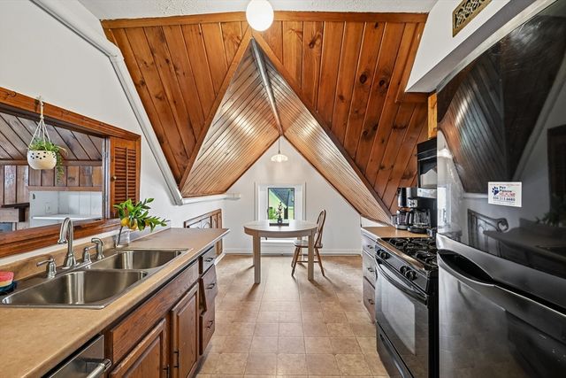 325 Mammoth Rd 3, Lowell, MA 01854