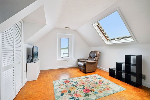 325 Mammoth Rd 3, Lowell, MA 01854