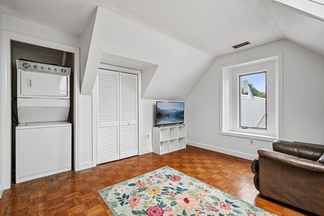 325 Mammoth Rd 3, Lowell, MA 01854