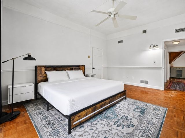 325 Mammoth Rd 3, Lowell, MA 01854